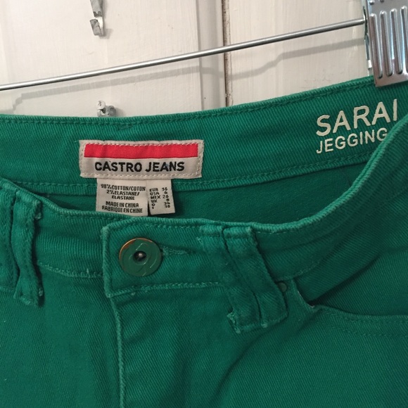 Green Castro Jeans Shorts - Picture 3 of 4